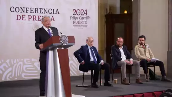 En Palacio Nacional, el presidente Andrés Manuel López Obrador lanzó una acusación directa contra gobernadores de la oposición que han decidido no incorporarse a federalización del sistema de salud