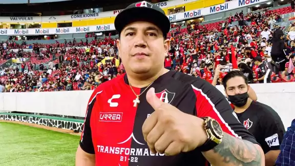 Eddy Reynoso es seguidor del conjunto rojinegro. Foto: @Atlas Eddy Reynoso es seguidor del conjunto rojinegro. Foto: @Atlas