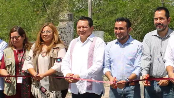 La vía corrió a cargo de Fonatur y benefi cia a pobladores de la zona La vía corrió a cargo de Fonatur y benefi cia a pobladores de la zona