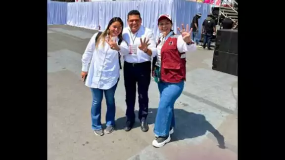 Javier May llegó al Zócalo de la Ciudad de México, para brindarle su respaldo a Claudia Sheinbaum en el arranque de su campaña presidencial Javier May llegó al Zócalo de la Ciudad de México, para brindarle su respaldo a Claudia Sheinbaum en el arranque de su campaña presidencial