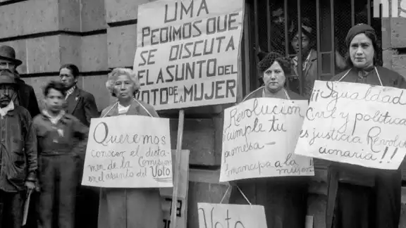 El 3 de julio de 1955 las mujeres mexicanas acudieron por primera vez a las urnas El 3 de julio de 1955 las mujeres mexicanas acudieron por primera vez a las urnas