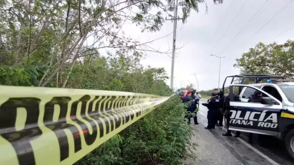 Bajo su cuerpo fu encontrado otro cadáver Bajo su cuerpo fu encontrado otro cadáver