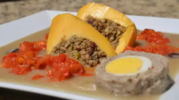 En los platillos yucatecos no puede faltar el chile habanero En los platillos yucatecos no puede faltar el chile habanero