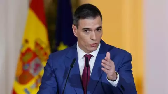 Pedro Sánchez, Presidente de España, dijo estar abierto y dispuesto a formar parte de una operación militar de la OTAN y la Unión Europea contra los ataques en el Mar Rojo Pedro Sánchez, Presidente de España, dijo estar abierto y dispuesto a formar parte de una operación militar de la OTAN y la Unión Europea contra los ataques en el Mar Rojo