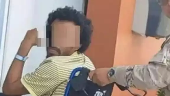 Fue detenido luego de una balacera entre pandillas de su país, donde resultó lesionado.