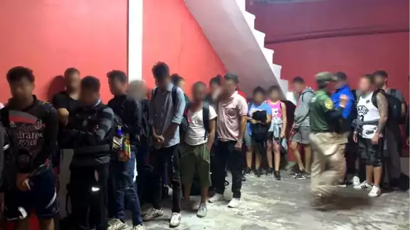 Se encontraron 75 hombres y mujeres solos y 16 familias