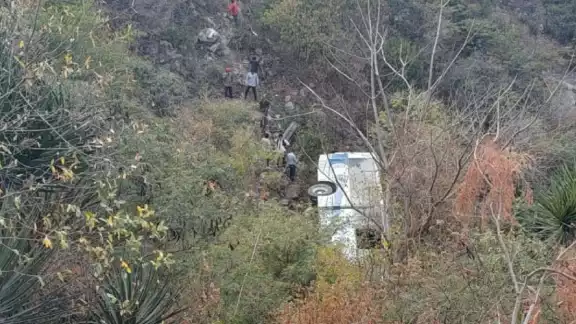 Así terminó el autobús en Puebla Así terminó el autobús en Puebla