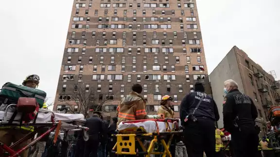 Los habitantes del edificio fueron reubicados a hoteles cercanos y otros edificios públicos Los habitantes del edificio fueron reubicados a hoteles cercanos y otros edificios públicos