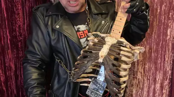 El tío del rockero murió en un accidente en 1996 El tío del rockero murió en un accidente en 1996