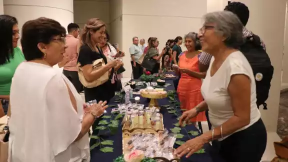 Son de los pocos proyectos que integran a mujeres y las capacitan actividades productivas Son de los pocos proyectos que integran a mujeres y las capacitan actividades productivas