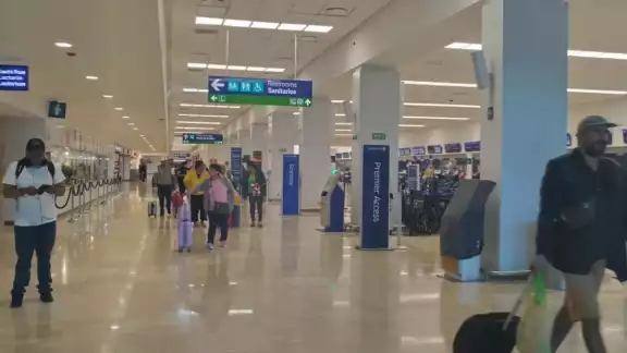El primero en llegar fue el 842 de Aeroméxico a las 00:01 horas con 18 minutos antes de la hora establecida El primero en llegar fue el 842 de Aeroméxico a las 00:01 horas con 18 minutos antes de la hora establecida