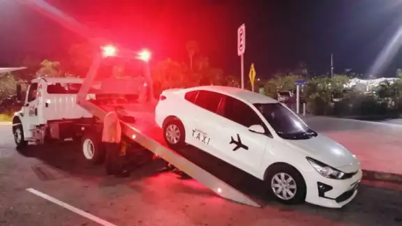 Un taxista presuntamente cobró a un turista más de 13 mil pesos para trasladarlo de una terminal a otra