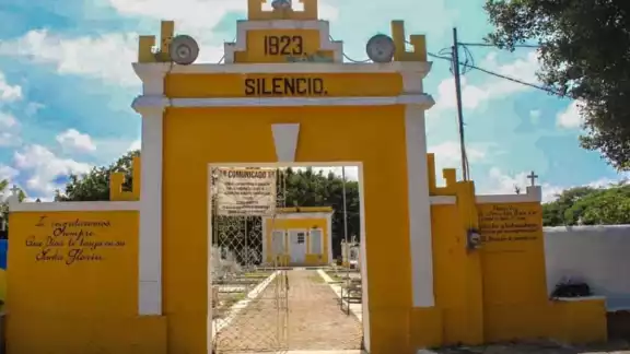 Julián Solís y Jacinto Borges se hicieron responsables de la construcción del pórtico de entrada Julián Solís y Jacinto Borges se hicieron responsables de la construcción del pórtico de entrada