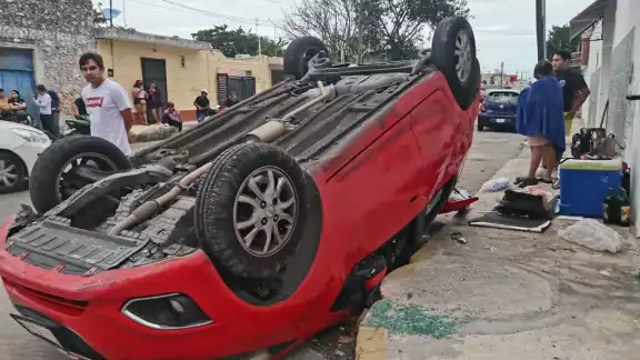El chofer del auto no respetó la señal de alto