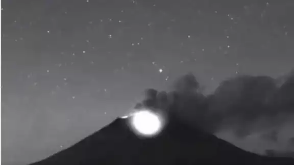 La bola de luz se fue haciendo pequeña hasta desaparecer en el cielo