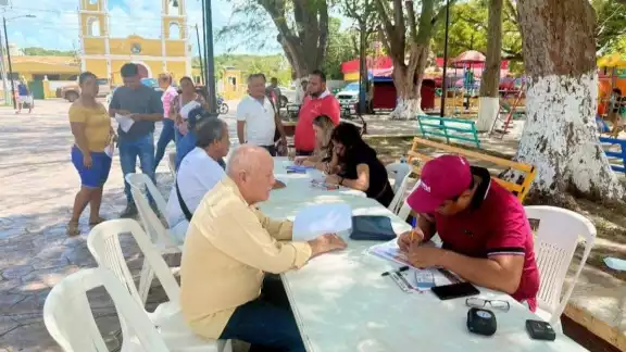Reyes se inscribió para buscar la candidatura a la presidencia de la Junta Municipal de Atasta