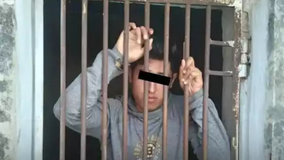 Algunos testigos dijeron que él era un robachicos y estaba tomando fotos de niños y niñas