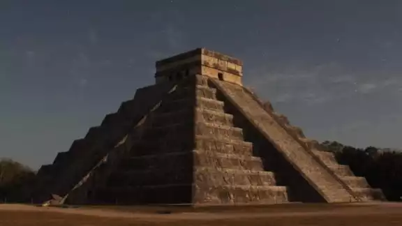 Kukulcán descendió nuevamente en Chichén Itzá Kukulcán descendió nuevamente en Chichén Itzá