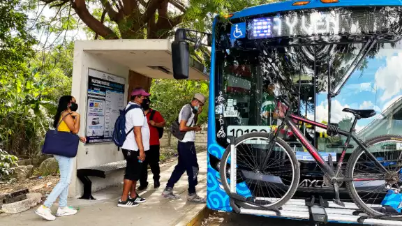 El Imdut destacó que se puso en marcha el transporte desde el 15 de julio y cuenta con 30 unidades que recorren la ciudad de un extremo a otro El Imdut destacó que se puso en marcha el transporte desde el 15 de julio y cuenta con 30 unidades que recorren la ciudad de un extremo a otro