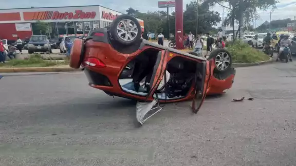 El incidente, que tuvo lugar este martes, involucró a dos vehículos