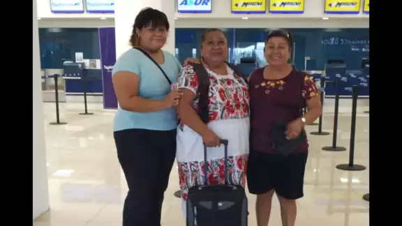 Finalmente, dijo que su afición a los viajes comenzó hace 25 años, poco después de quedar viuda Finalmente, dijo que su afición a los viajes comenzó hace 25 años, poco después de quedar viuda