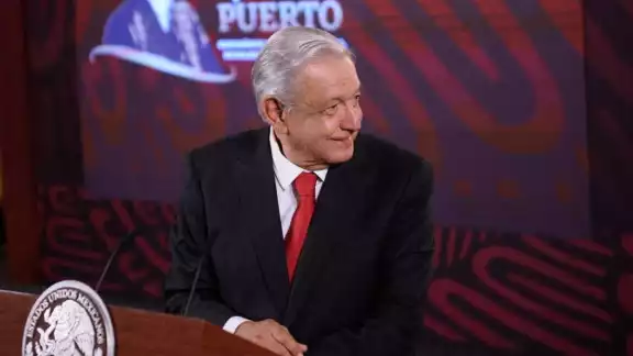 El presidente López Obrador aseguró que coin el propósito de fortalecer a Pemex emitió el decreto por medio del cual Hacienda eximió a la empresa del pago de impuestos por cuatro meses El presidente López Obrador aseguró que coin el propósito de fortalecer a Pemex emitió el decreto por medio del cual Hacienda eximió a la empresa del pago de impuestos por cuatro meses