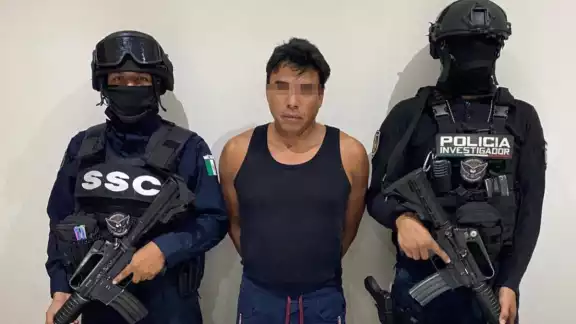 La víctima asegura que los policías son familia de una mujer que les había prestado dinero La víctima asegura que los policías son familia de una mujer que les había prestado dinero