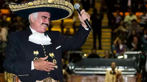 Vicente Fernández lleva más de 15 días hospitalizado tras sufrir una caída en su rancho Los Tres Potrillos. Foto: Especial