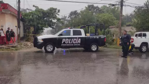 Familiares y paramédicos arribaron a la escena del crimen Familiares y paramédicos arribaron a la escena del crimen