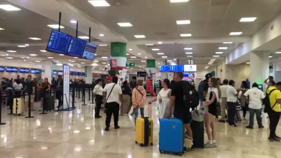 Se reportan retrasos en nueve llegadas y 24 salidas Se reportan retrasos en nueve llegadas y 24 salidas