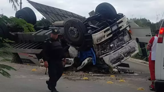 Este hecho sucedió alrededor de la 11.00 AM, de este sábado, en la carretera Mérida-Chetumal Este hecho sucedió alrededor de la 11.00 AM, de este sábado, en la carretera Mérida-Chetumal