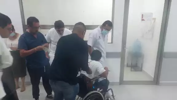 El afectado logró llegar a su domicilio, después sus familiares lo trasladaron a un hospital El afectado logró llegar a su domicilio, después sus familiares lo trasladaron a un hospital