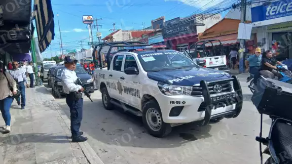 Un reporte ciudadano movilizó a policías en Escárcega por la presencia de un hombre armado.
