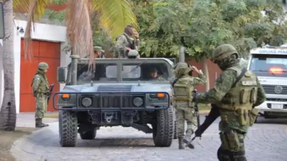 Reportan un deteUn operativo de la Secretaria de la Defensa Nacional (Sedena) se efectuó en exclusivo fraccionamiento de Puerto Vallarta, Jalisco Reportan un deteUn operativo de la Secretaria de la Defensa Nacional (Sedena) se efectuó en exclusivo fraccionamiento de Puerto Vallarta, Jalisco