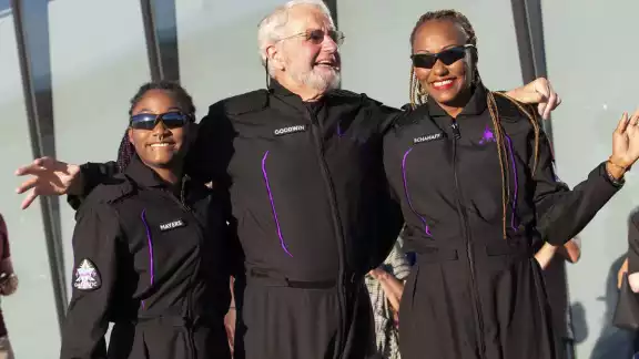 Los tres tripulantes de la primera expedición con Virgin Galactic. Foto: Especial