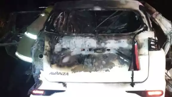 La pareja murió calcinada dentro de su auto en la vía Mérida-Valladolid La pareja murió calcinada dentro de su auto en la vía Mérida-Valladolid