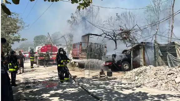 Por ahora no se conocen las causas que provocaron este incendio que inició alrededor de las 10 horas al final de la avenida 11 Sur detrás de la colonia Bellavista.