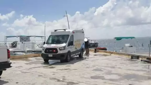 Fue rápidamente llevado al puerto y recibió atención médica, pero no pudo reponerse. Fue rápidamente llevado al puerto y recibió atención médica, pero no pudo reponerse.