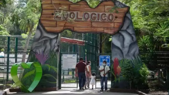 El zoológico no abre los días lunes El zoológico no abre los días lunes