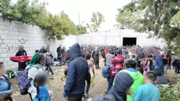 Los migrantes intentaron escapar por lo que se generó la estampida Los migrantes intentaron escapar por lo que se generó la estampida