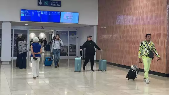 El primer vuelo adelantado se trata del Aeroméxico 824 desde la capital del país