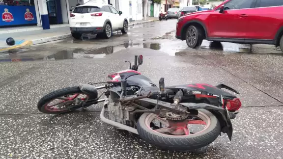 Al sitio arribaron agentes de la Policía municipal, quienes abanderaron el lugar para evitar otro percance en la zona Al sitio arribaron agentes de la Policía municipal, quienes abanderaron el lugar para evitar otro percance en la zona