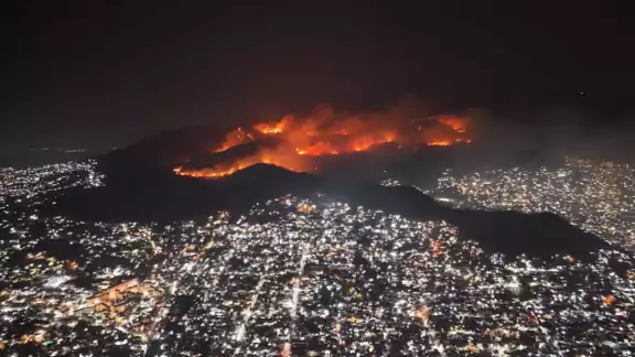 Así lucen los incendios forestales en Acapulco Así lucen los incendios forestales en Acapulco
