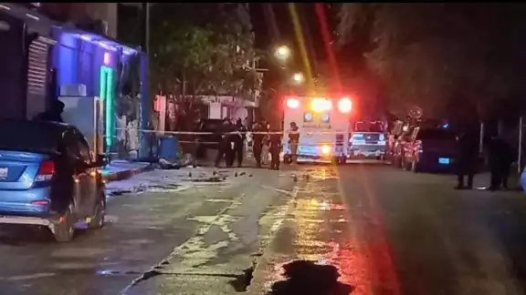 La manta que tenía una leyenda dirigida a cinco personas en específico y firmada por un supuesto “Comandante Terror”