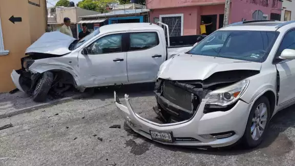 Paramédicos de la Cruz Roja Mexicana auxiliaron a los lesionados