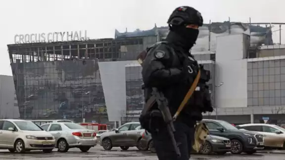 El Estado Islámico se adjudicó el tiroteo en la sala de conciertos Crocus City Hall cerca de Moscú que ya ha dejado más de 130 muertos El Estado Islámico se adjudicó el tiroteo en la sala de conciertos Crocus City Hall cerca de Moscú que ya ha dejado más de 130 muertos