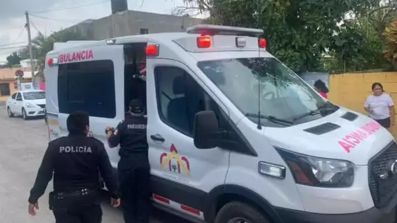 Los vecinos auxiliaron a la joven y llamaron a la Policía Los vecinos auxiliaron a la joven y llamaron a la Policía
