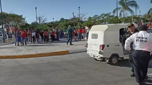 Los extrabajadores fueron enviados a Servicios Públicos para barrer calles y además trabajar los días sábado y festivos Los extrabajadores fueron enviados a Servicios Públicos para barrer calles y además trabajar los días sábado y festivos