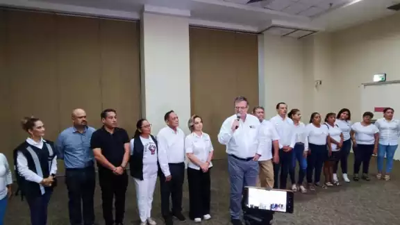 Marcelo Ebrard llega a Ciudad del Carmen