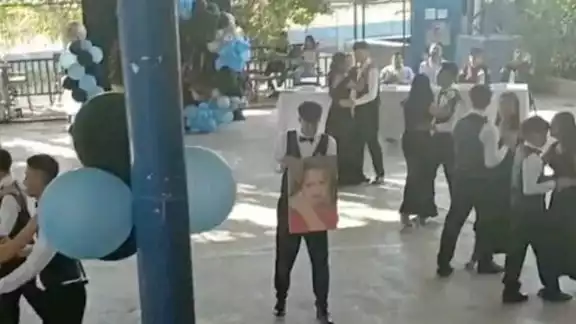 Miles de personas dejaron comentarios positivos para el joven Miles de personas dejaron comentarios positivos para el joven